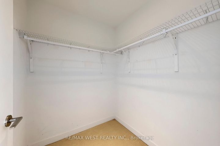 Photo 15 at 3517 - 121 McMahon Drive, Bayview Village, Toronto