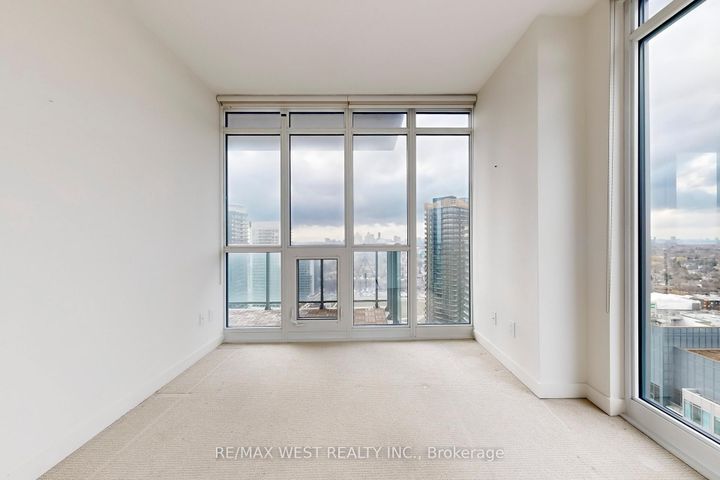 Photo 18 at 3517 - 121 McMahon Drive, Bayview Village, Toronto