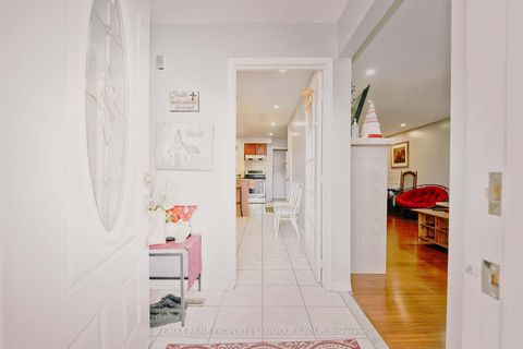 Photo 2 at 7001 Chigwel Court, Malton, Mississauga