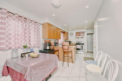 Photo 9 at 7001 Chigwel Court, Malton, Mississauga