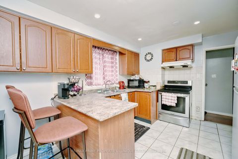 Photo 11 at 7001 Chigwel Court, Malton, Mississauga