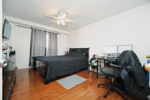 Photo 14 at 7001 Chigwel Court, Malton, Mississauga