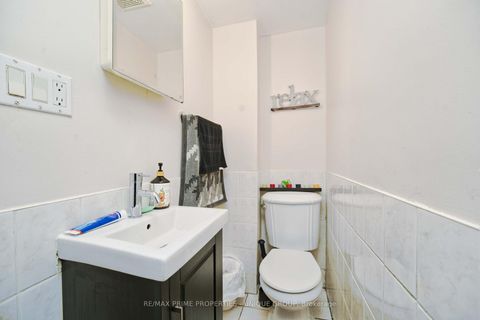 Photo 18 at 7001 Chigwel Court, Malton, Mississauga