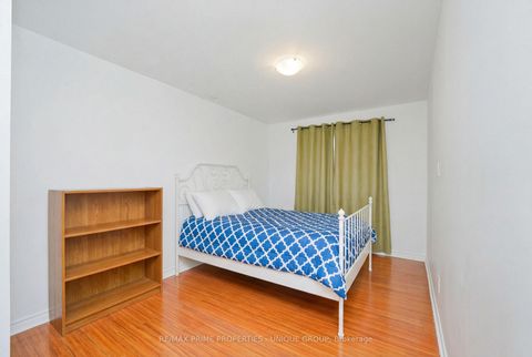 Photo 21 at 7001 Chigwel Court, Malton, Mississauga