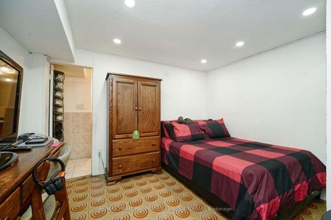 Photo 31 at 7001 Chigwel Court, Malton, Mississauga