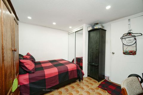 Photo 32 at 7001 Chigwel Court, Malton, Mississauga