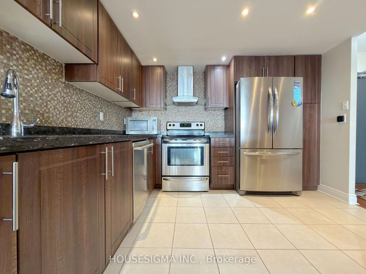 Photo 4 at 1103 - 8 Lisa Street, Queen Street Corridor, Brampton