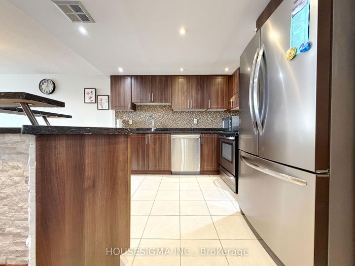 Photo 5 at 1103 - 8 Lisa Street, Queen Street Corridor, Brampton