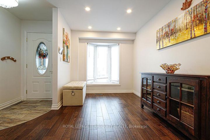 Photo 5 at 3068 Cantelon Crescent, Meadowvale, Mississauga