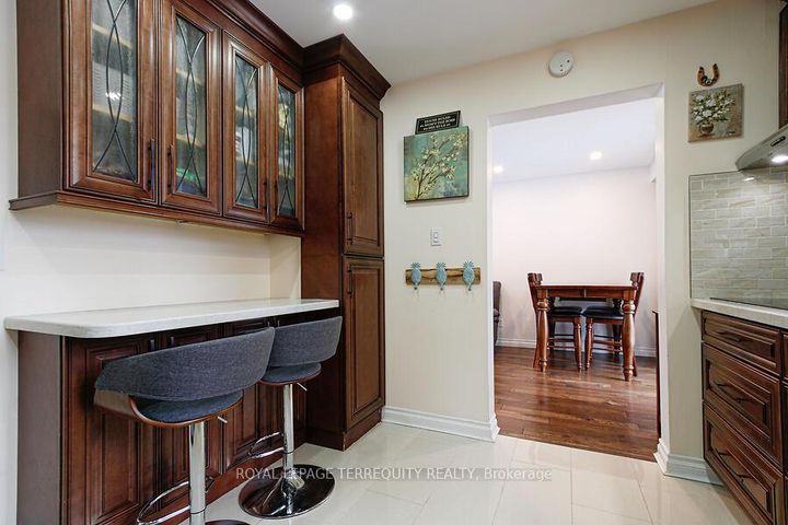 Photo 9 at 3068 Cantelon Crescent, Meadowvale, Mississauga