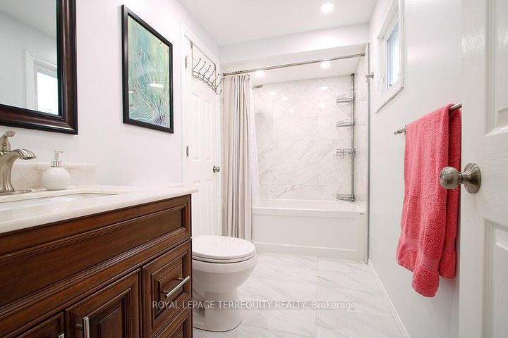 Photo 14 at 3068 Cantelon Crescent, Meadowvale, Mississauga