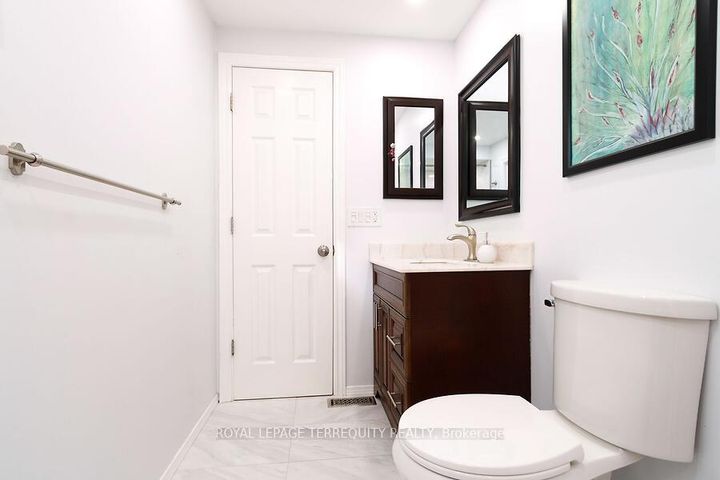 Photo 16 at 3068 Cantelon Crescent, Meadowvale, Mississauga