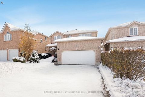 Photo 2 at 25 Dunnett Drive, Ardagh, Barrie
