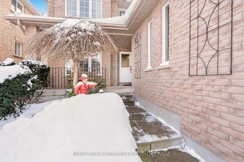 Photo 3 at 25 Dunnett Drive, Ardagh, Barrie