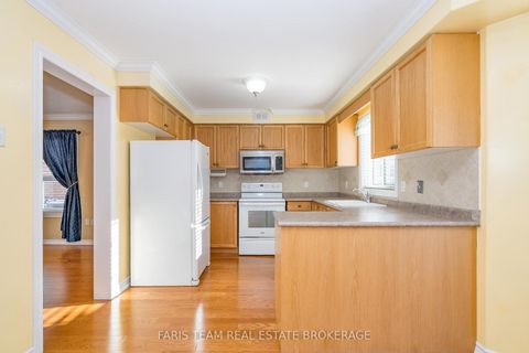 Photo 4 at 25 Dunnett Drive, Ardagh, Barrie