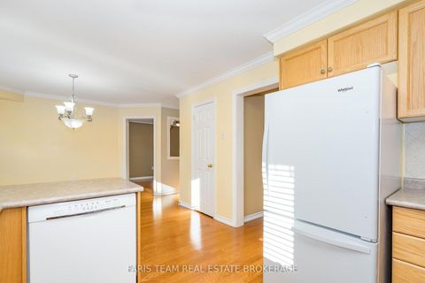 Photo 7 at 25 Dunnett Drive, Ardagh, Barrie