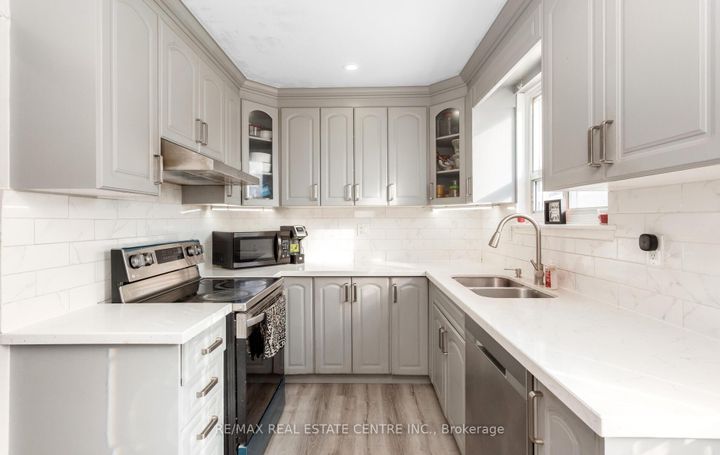 Photo 8 at 1 Tindale Road, Madoc, Brampton