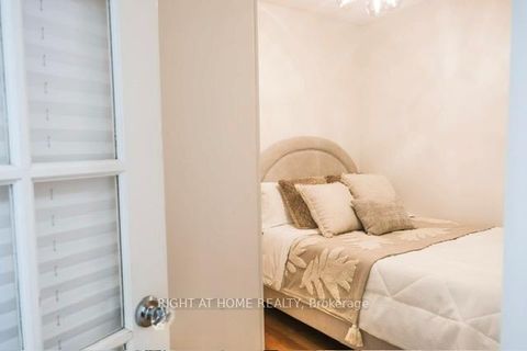 Photo 10 at 701 - 78 Harrison Garden Boulevard, Willowdale East, Toronto