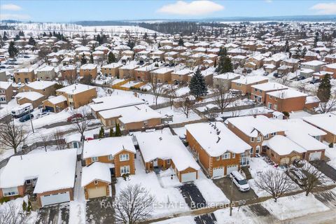 Photo 3 at 30 Mcveigh Drive, Northwest, Barrie