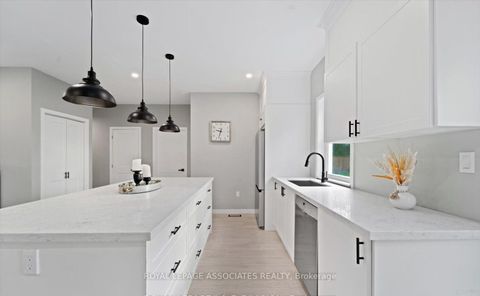 Photo 11 at 179 Church Street, Keswick North, Georgina