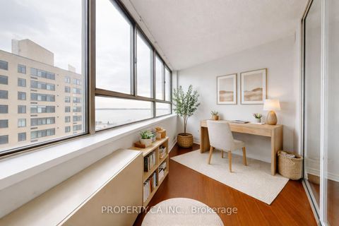 Photo 15 at 1606 - 260 Queens Quay W, Waterfront Communities C1, Toronto