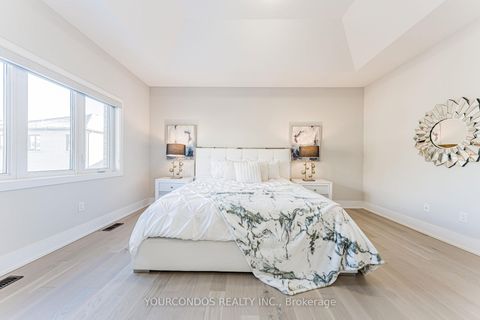 Photo 23 at 18 HARMAN Avenue, Rural Richmond Hill, Richmond Hill