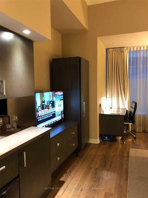 Photo 4 at 723 - 1 King Street W, Bay Street Corridor, Toronto