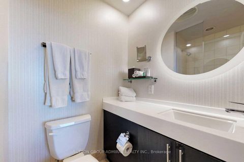 Photo 5 at 723 - 1 King Street W, Bay Street Corridor, Toronto