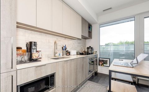 Photo 2 at 617 - 2020 Bathurst Street, Cedarvale, Toronto