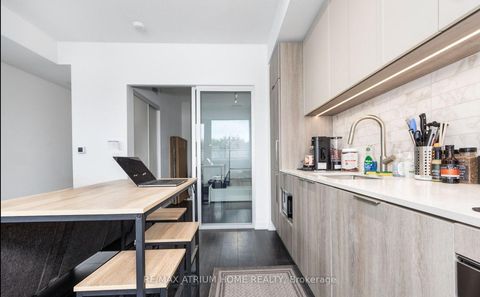 Photo 5 at 617 - 2020 Bathurst Street, Cedarvale, Toronto