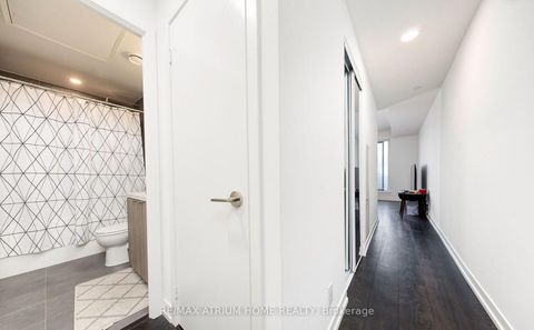 Photo 9 at 617 - 2020 Bathurst Street, Cedarvale, Toronto