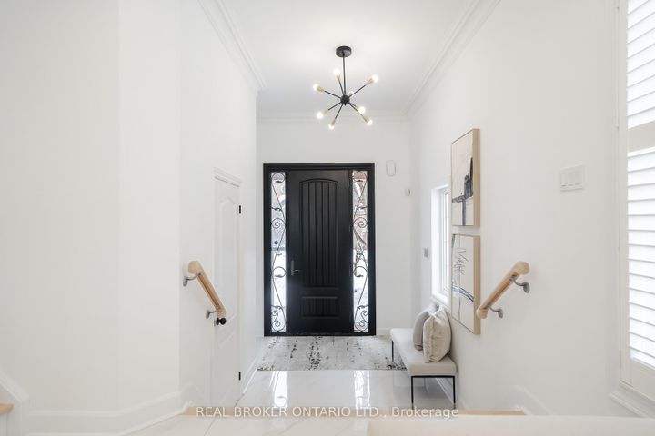 Photo 1 at 33 Carnoustie Crescent, Jefferson, Richmond Hill