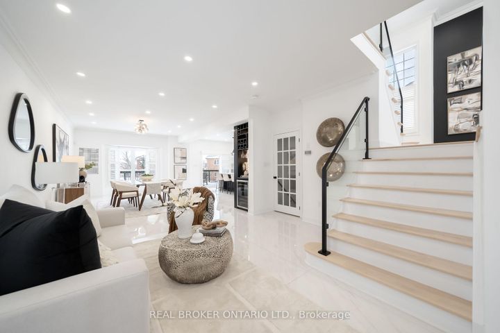 Photo 5 at 33 Carnoustie Crescent, Jefferson, Richmond Hill