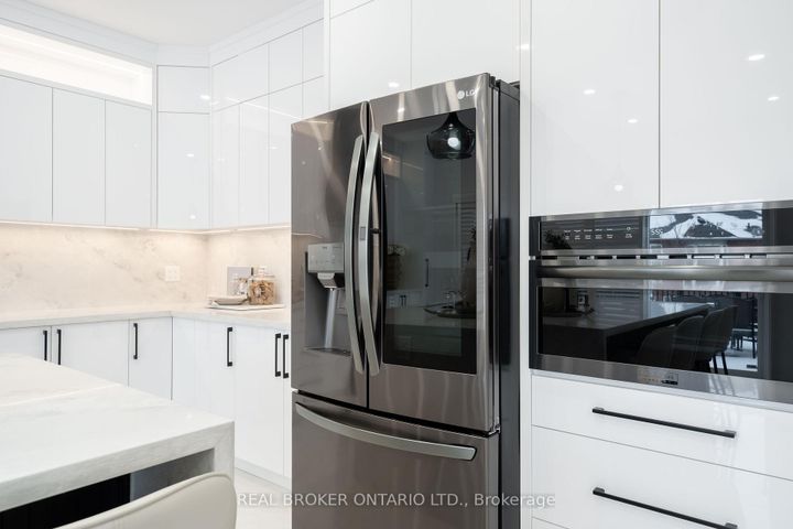 Photo 11 at 33 Carnoustie Crescent, Jefferson, Richmond Hill