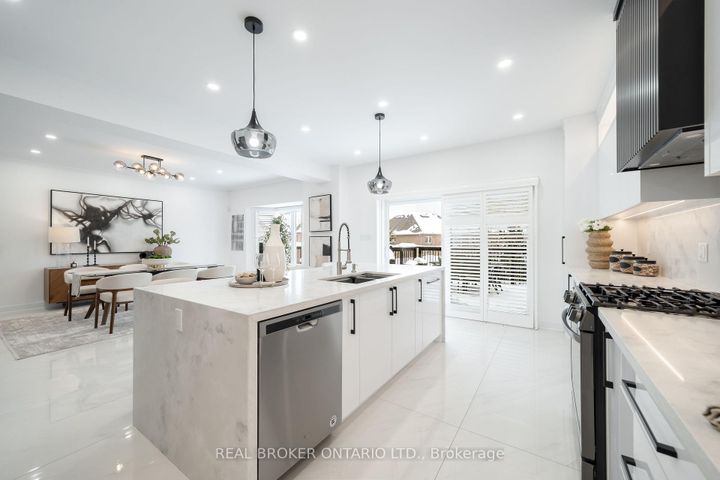 Photo 12 at 33 Carnoustie Crescent, Jefferson, Richmond Hill