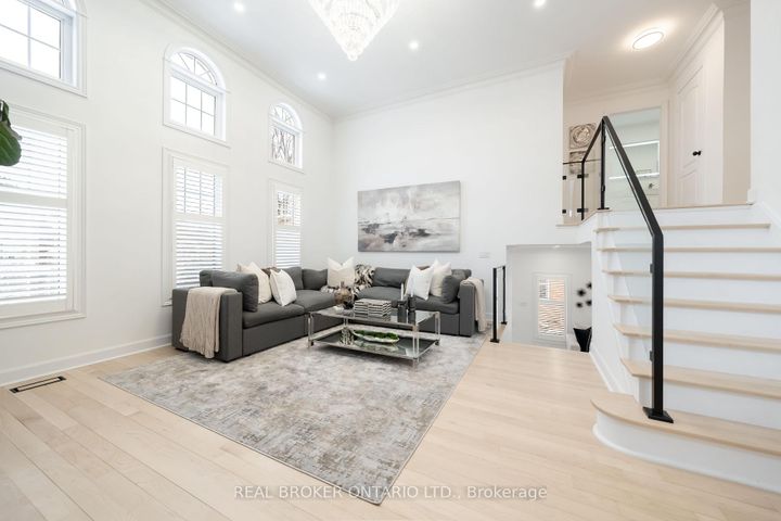 Photo 15 at 33 Carnoustie Crescent, Jefferson, Richmond Hill