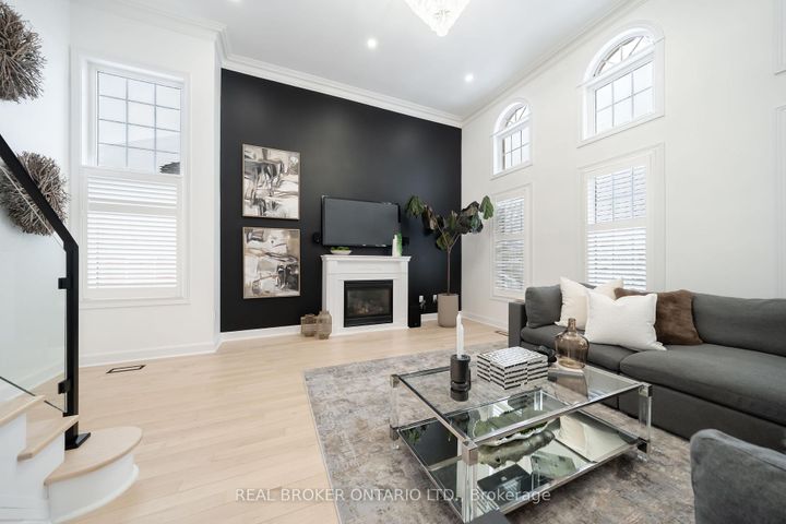 Photo 17 at 33 Carnoustie Crescent, Jefferson, Richmond Hill