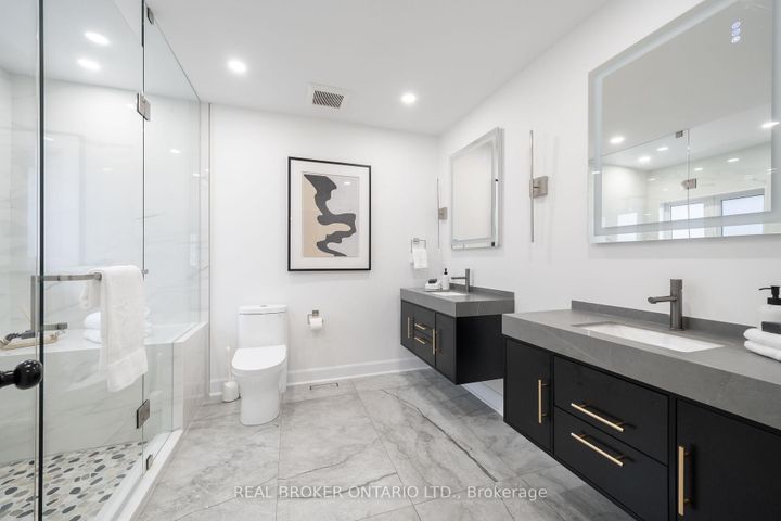 Photo 20 at 33 Carnoustie Crescent, Jefferson, Richmond Hill