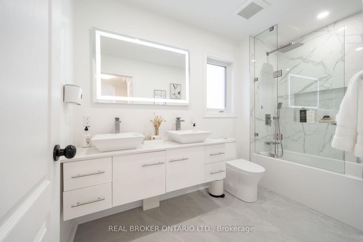 Photo 27 at 33 Carnoustie Crescent, Jefferson, Richmond Hill