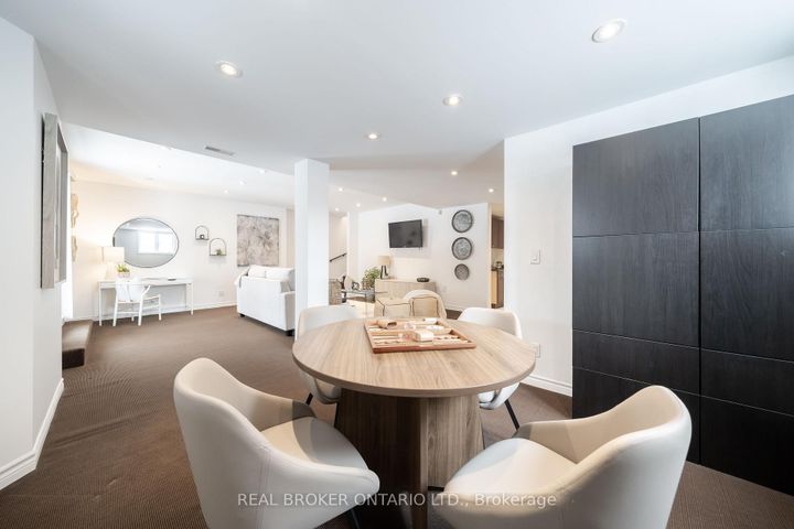 Photo 32 at 33 Carnoustie Crescent, Jefferson, Richmond Hill