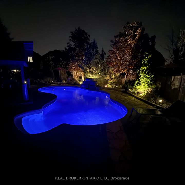 Photo 37 at 33 Carnoustie Crescent, Jefferson, Richmond Hill