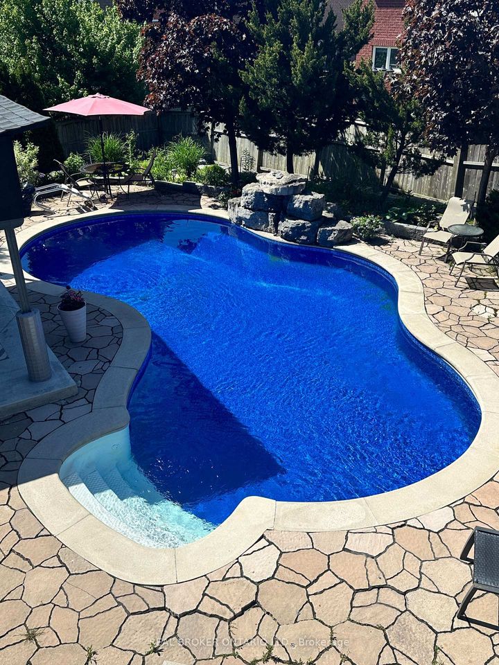 Photo 38 at 33 Carnoustie Crescent, Jefferson, Richmond Hill