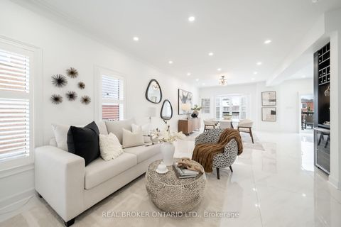 Photo 4 at 33 Carnoustie Crescent, Jefferson, Richmond Hill