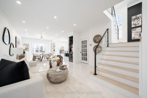 Photo 5 at 33 Carnoustie Crescent, Jefferson, Richmond Hill