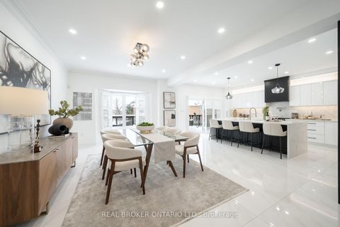 Photo 7 at 33 Carnoustie Crescent, Jefferson, Richmond Hill