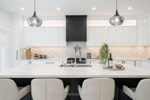 Photo 13 at 33 Carnoustie Crescent, Jefferson, Richmond Hill