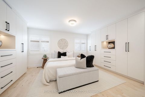 Photo 18 at 33 Carnoustie Crescent, Jefferson, Richmond Hill