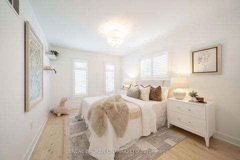 Photo 24 at 33 Carnoustie Crescent, Jefferson, Richmond Hill