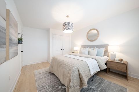 Photo 26 at 33 Carnoustie Crescent, Jefferson, Richmond Hill