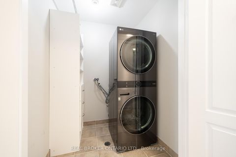 Photo 28 at 33 Carnoustie Crescent, Jefferson, Richmond Hill